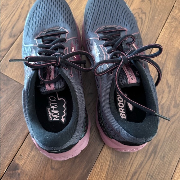 Brooks Black and burgundy Athletic Shoes with Mesh Upper Sz 9 - Picture 10 of 11